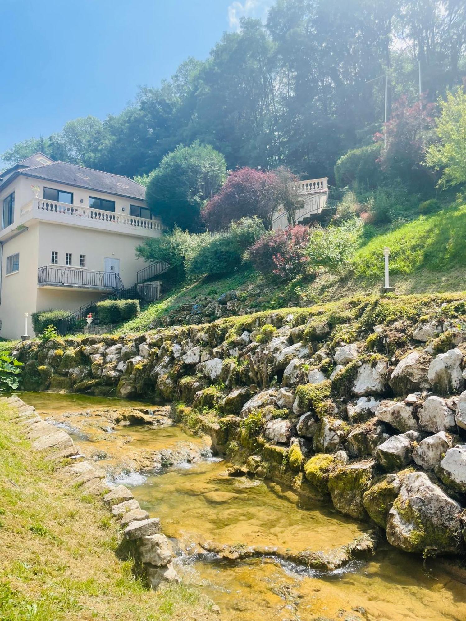 Domaine Du Moulin Vallée Heureuse Hotel 3*